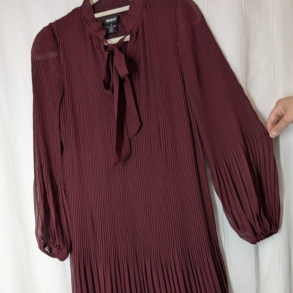 DKNY Long Sleeve Tie Neck Pleated Shift Dress | US 4